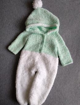 El buzo con capucha para bebé reborn 
